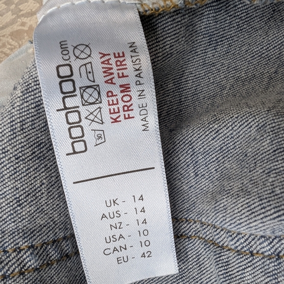 Boohoo Jeans Wide slit leg mid rise. 10 - Picture 9 of 11